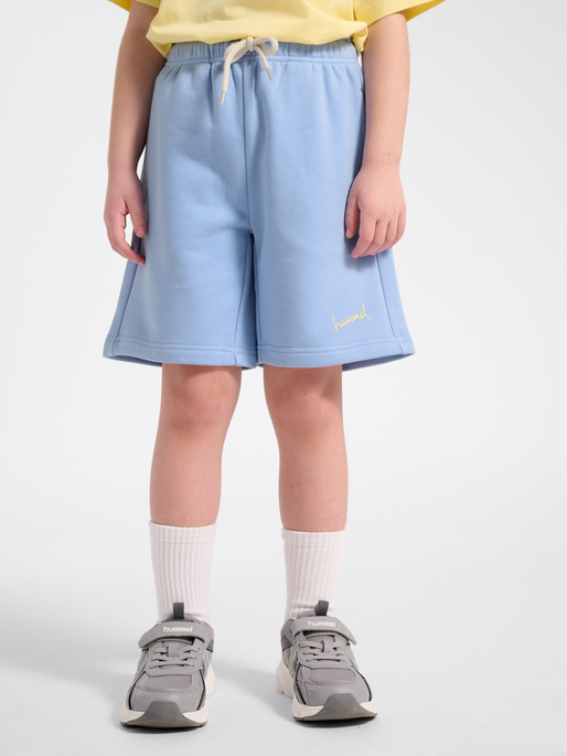hmlJR SUMMER SWEAT SHORTS, SERENITY, model