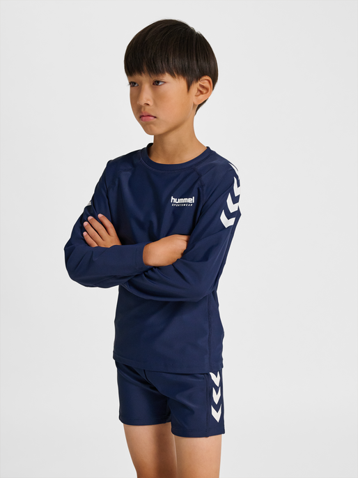 hmlJR SWIM T-SHIRT L/S, DRESS BLUES, model