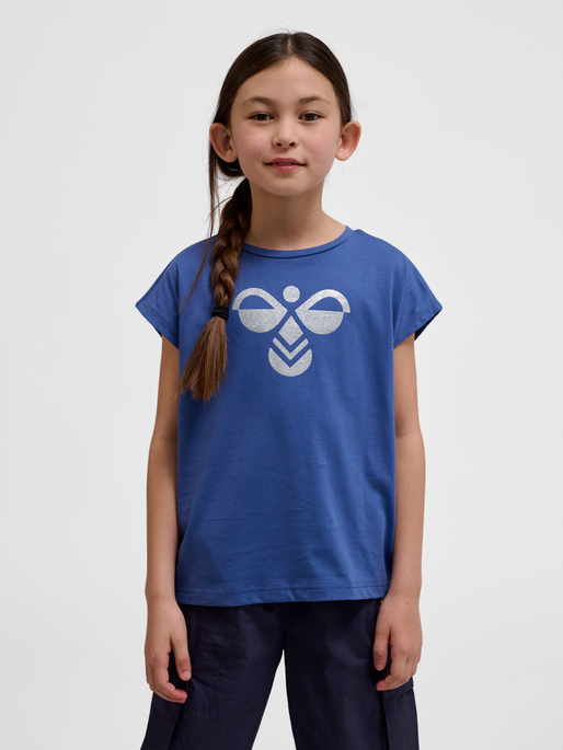 hmlDIEZ T-SHIRT S/S, PARISIAN NIGHT, model