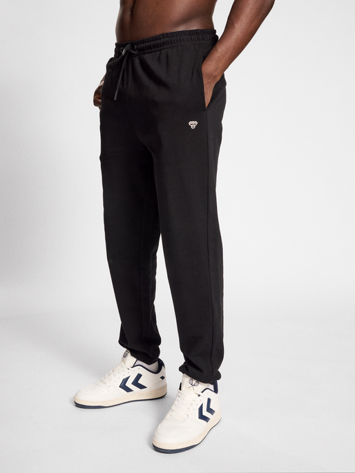 hmlIC TERRY SWEATPANTS, BLACK, model