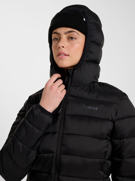 hmlLIGHTWEIGHT W PUFFER JACKET, BLACK, model