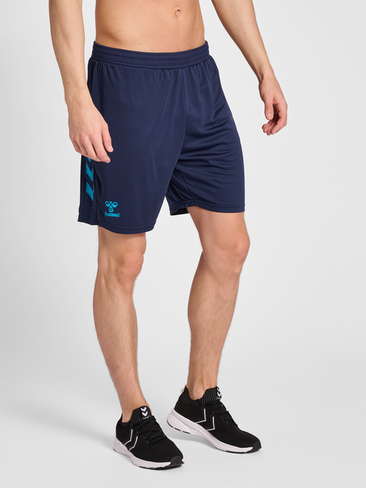 hmlONGRID POLY SHORTS, MARINE/ATOMIC BLUE, model