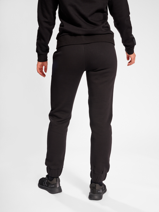 hmlACTIVE SWEATPANTS WOMAN, BLACK, model