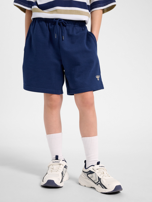 hmlJR JUMP BOXY SWEAT SHORTS, MEDIEVAL BLUE, model