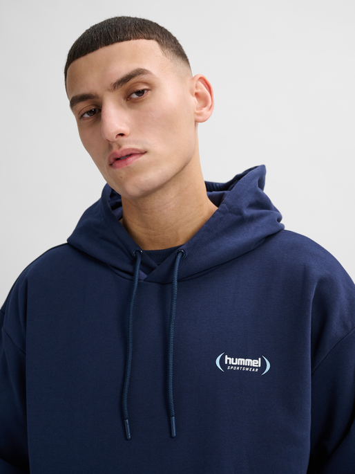 hmlFELIX LOOSE HOODIE, DRESS BLUES, model