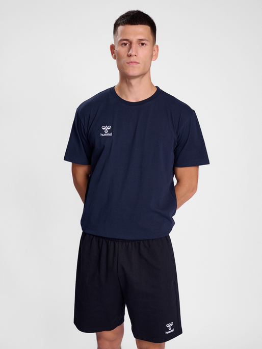 hmlGO 2.0 T-SHIRT S/S, MARINE, model