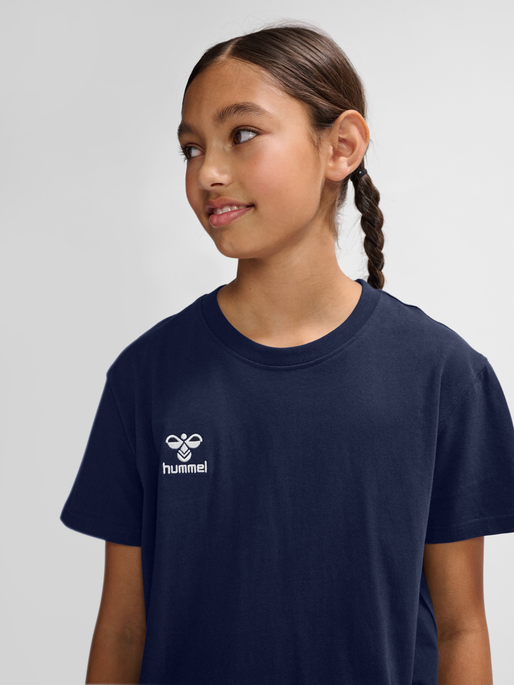 hmlGO 2.0 T-SHIRT S/S KIDS, MARINE, model