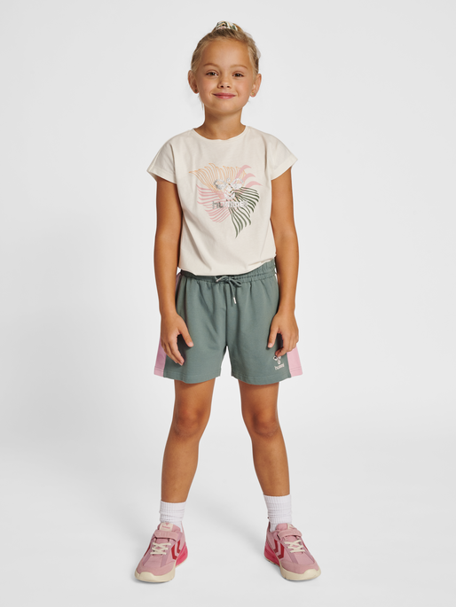 hmlPALOMI SHORTS, 6575, model