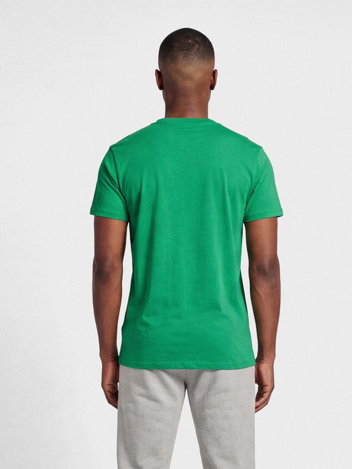 hmlRED BASIC T-SHIRT S/S, JELLY BEAN, model