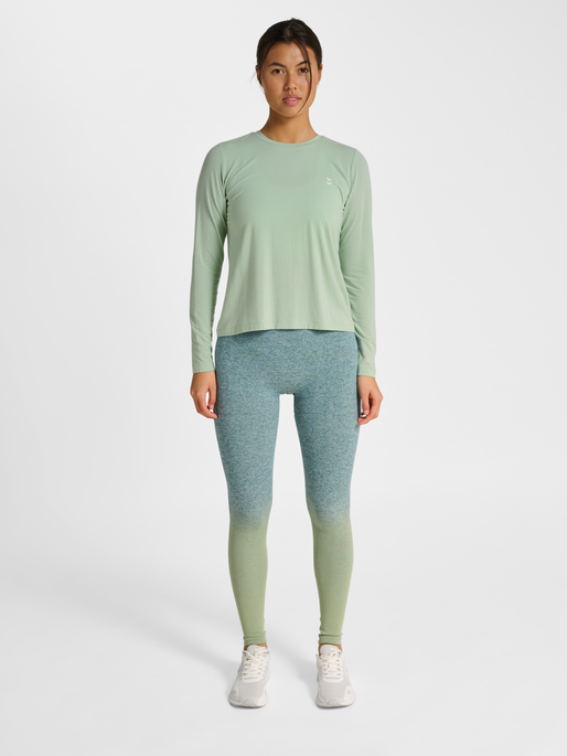 hmlYOGA SOFT LOOSE W T-SHIRT LS, FROSTY GREEN, model