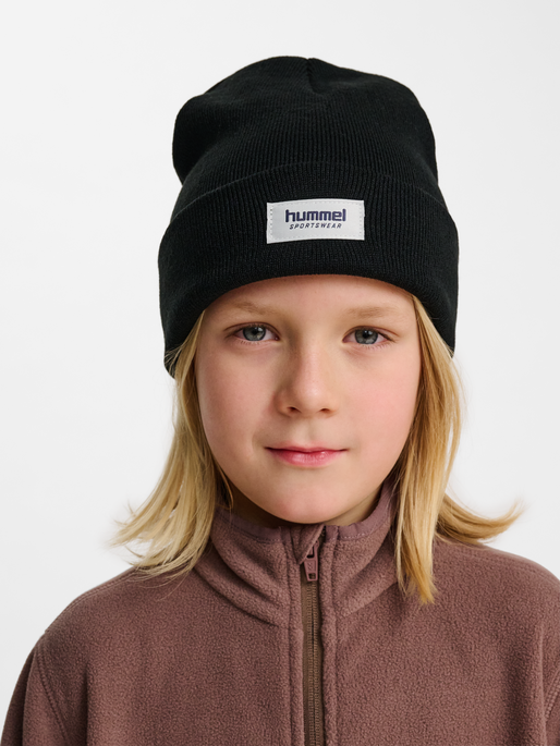 hmlJR KNIT BEANIE, BLACK, model