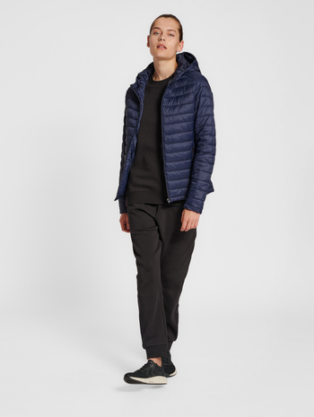 hmlRED QUILTED HOOD JACKET WOMAN, MARINE, model