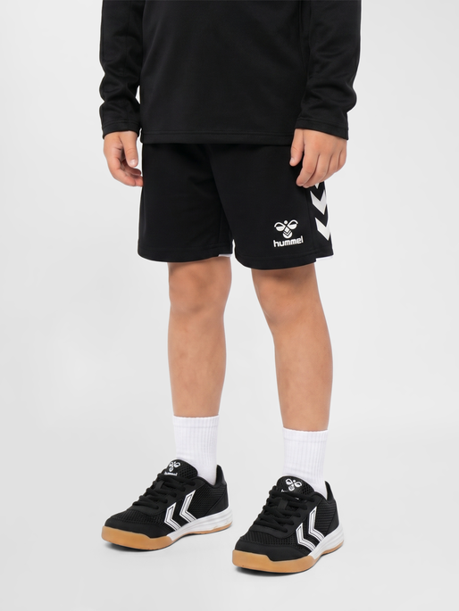 hmlCORE 2.0 WOVEN SHORTS KIDS, BLACK/WHITE, model