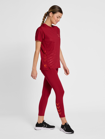 hmlONGRID POLY TEE S/S WO, RHUBARB, model