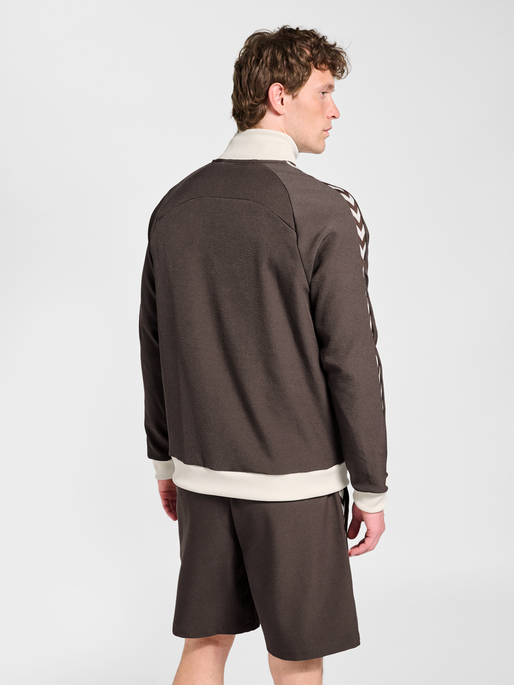 hmlROOT TRACK ZIP JACKET, CHOCOLATE BROWN, model