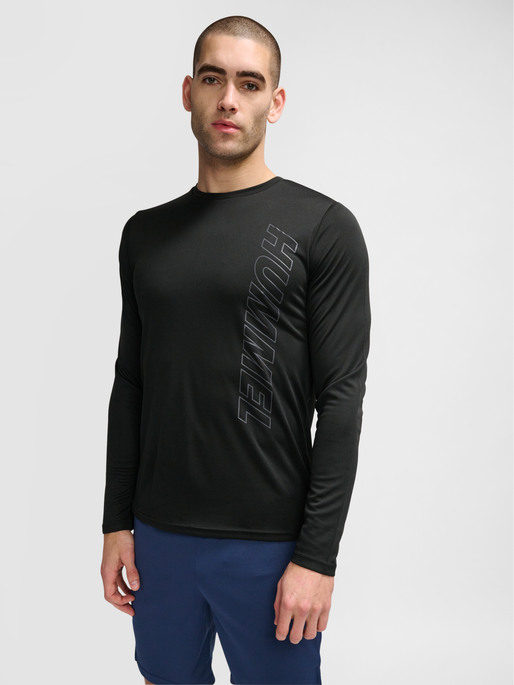 hmlTE TOPAZ T-SHIRT L/S, BLACK, model