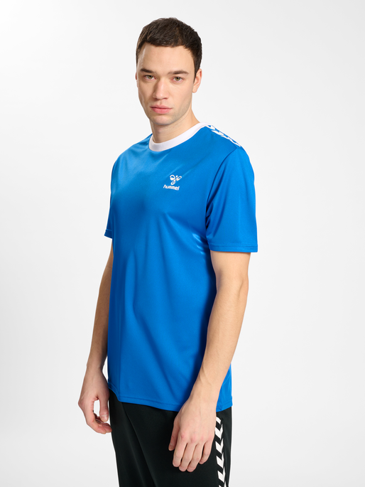 hmlSTALTIC POLY JERSEY S/S, 7169, model