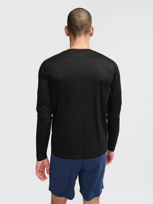 hmlTE TOPAZ T-SHIRT L/S, BLACK, model