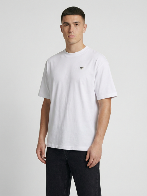 hmlGREENLAND T-SHIRT S/S, WHITE, model