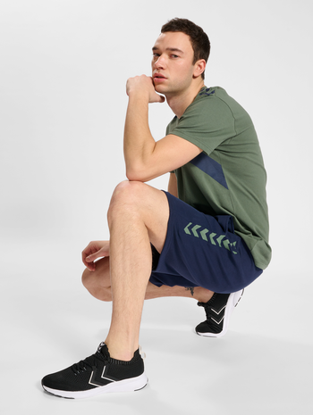 hmlSTALTIC COTTON SHORTS, MARINE, model