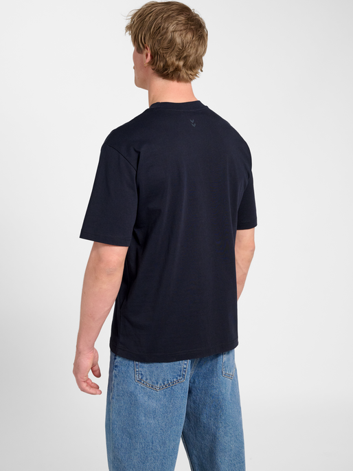 hmlKEEPER LOGO T-SHIRT S/S, NIGHT SKY, model