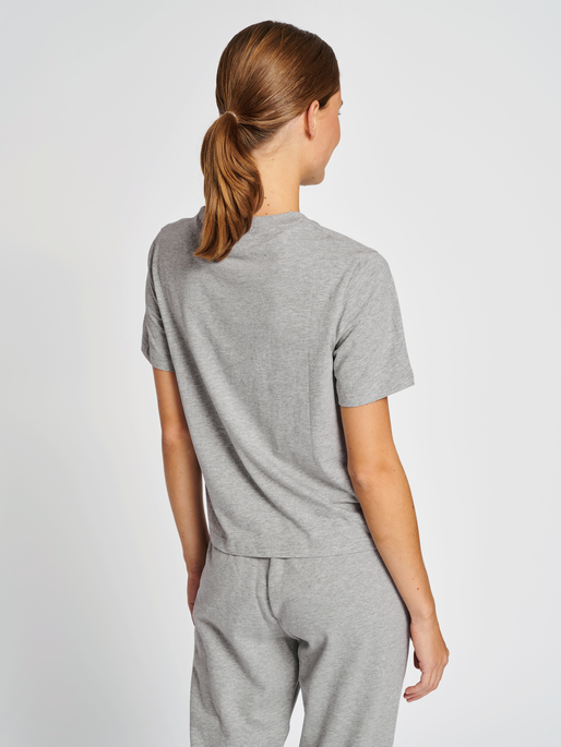 hmlIC GILL LOOSE T-SHIRT, 2006, model