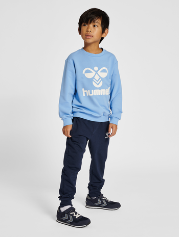 hmlDOS SWEATSHIRT, DUSK BLUE, model
