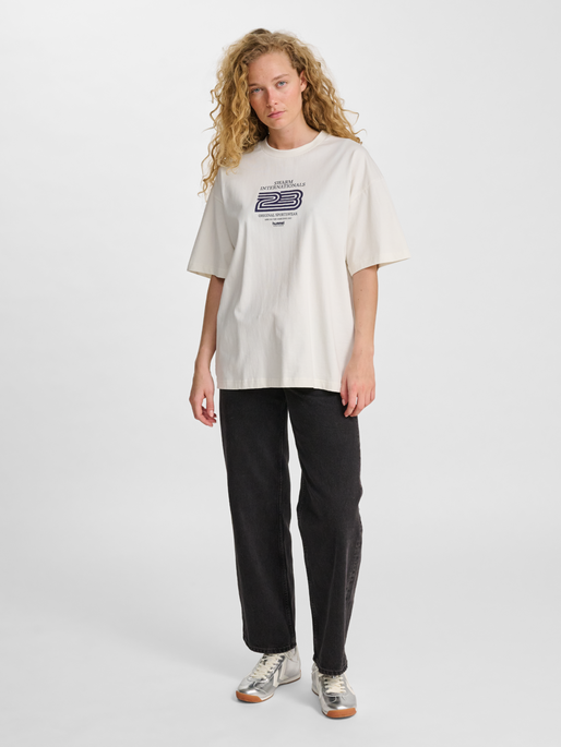 hmlLOOSE T-SHIRT S/S 23, BLANC DE BLANC, model