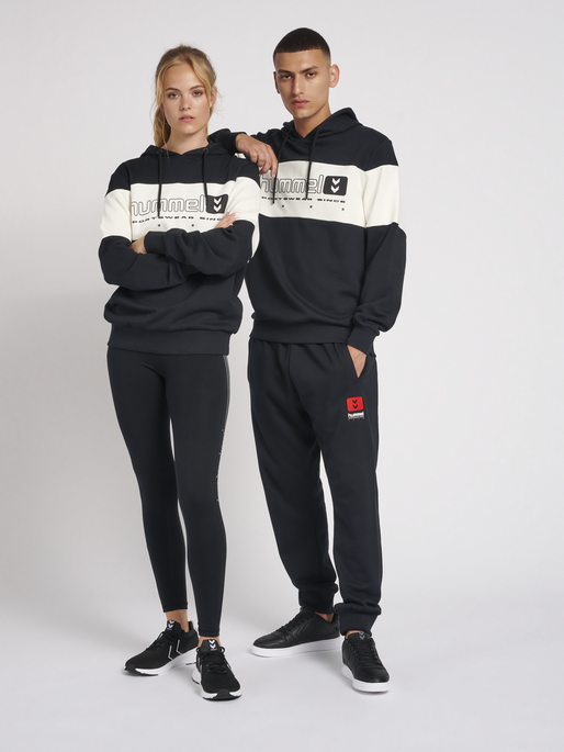 hmlLGC MUSA HOODIE, BLACK, model