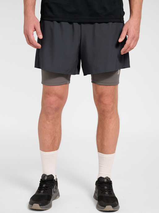 hmlHIIT INTENSITY 2 IN 1 SHORTS, EBONY, model
