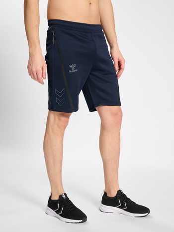 hmlCIMA XK SHORTS, MARINE, model