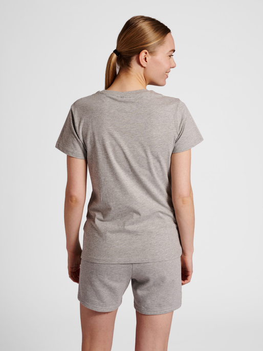 hmlGG12 T-SHIRT S/S WOMAN, GREY MELANGE, model