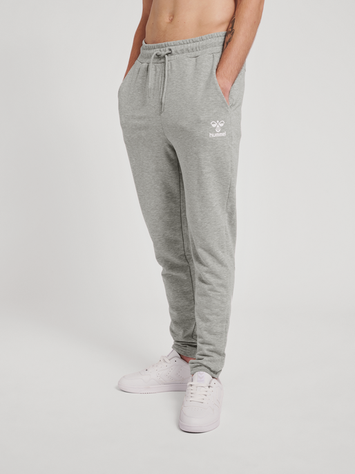 hmlISAM 2.0 TAPERED PANTS, GREY MELANGE, model