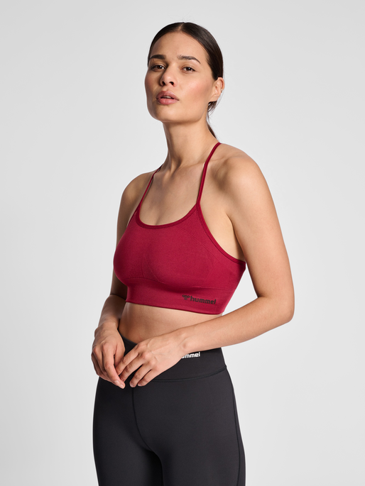 hmlTIFFY SEAMLESS SPORTS TOP, CABERNET, model