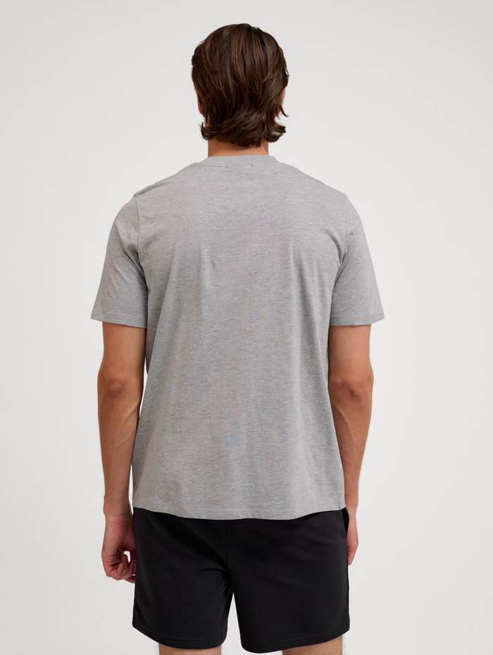 hmlPULSE T-SHIRT, GREY MELANGE, model