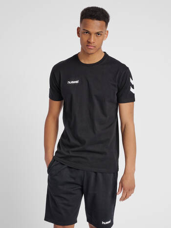 HMLGO COTTON T-SHIRT S/S, BLACK, model