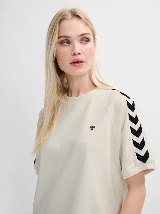 hmlARCHIVE LOOSE T-SHIRT S/S, BLANC DE BLANC, model