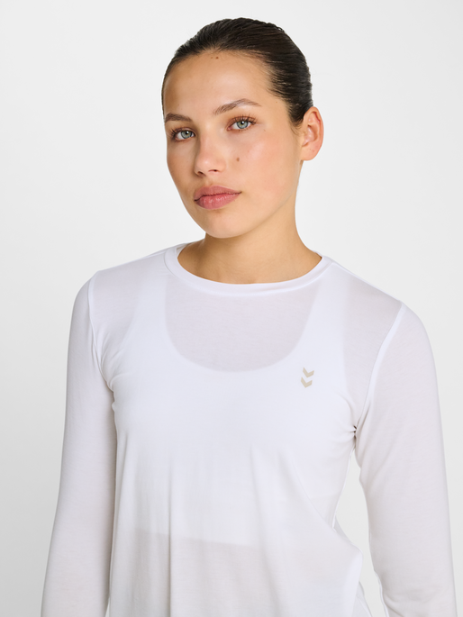 hmlYOGA SOFT LOOSE W T-SHIRT LS, WHITE, model