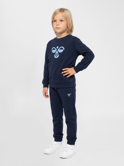 hmlJR REG TUKAS SWEATSHIRT, DRESS BLUES/FLINT STONE, model