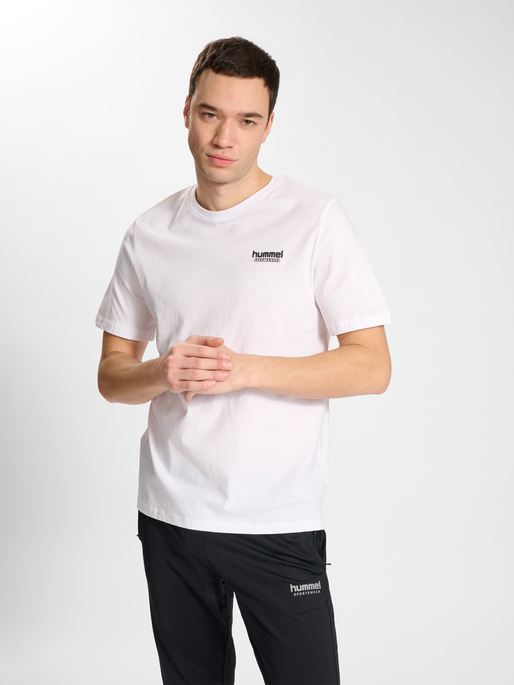hmlBOOSTER T-SHIRT, WHITE, model