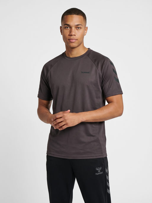 hmlKEEPER CHEVRON T-SHIRT S/S, SHALE, model