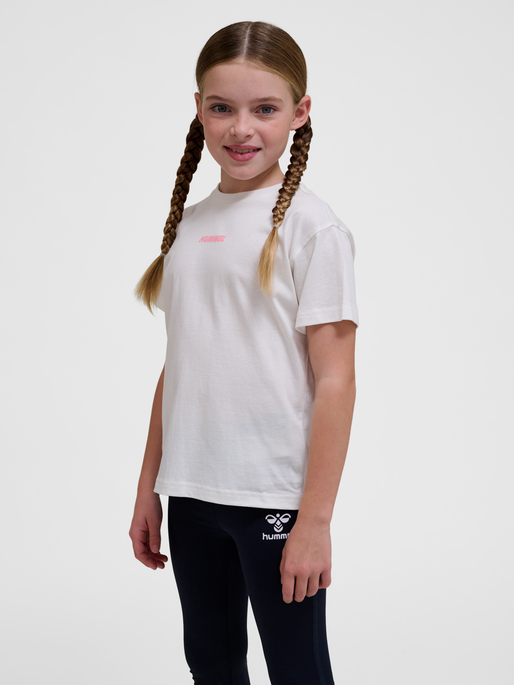 hmlELLA T-SHIRT S/S, MARSHMALLOW, model