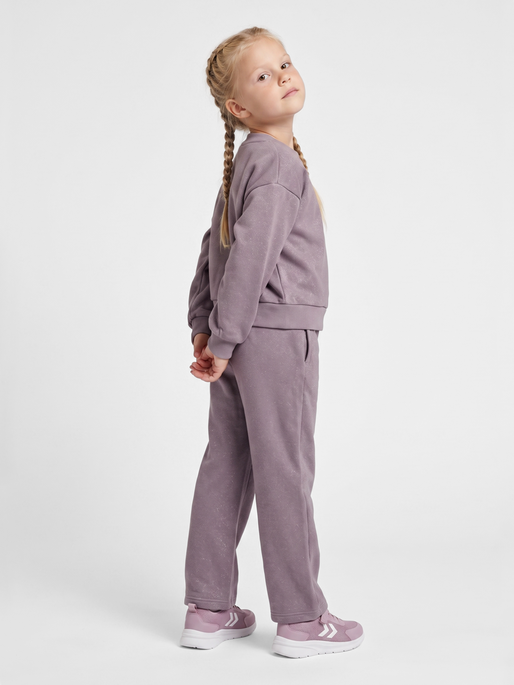 hmlJR LOOSE WL GLITTER PANTS BEE, GRAY RIDGE, model
