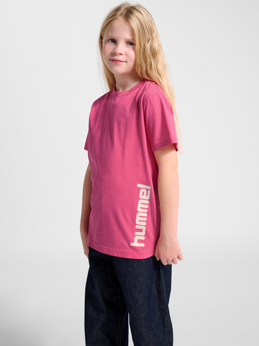 hmlJR REG GRAPHIC T-SHIRT S/S, PINK FLAMB&Egrave;, model