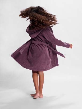 hmlKIRBY ROBE, ARCTIC DUSK, model