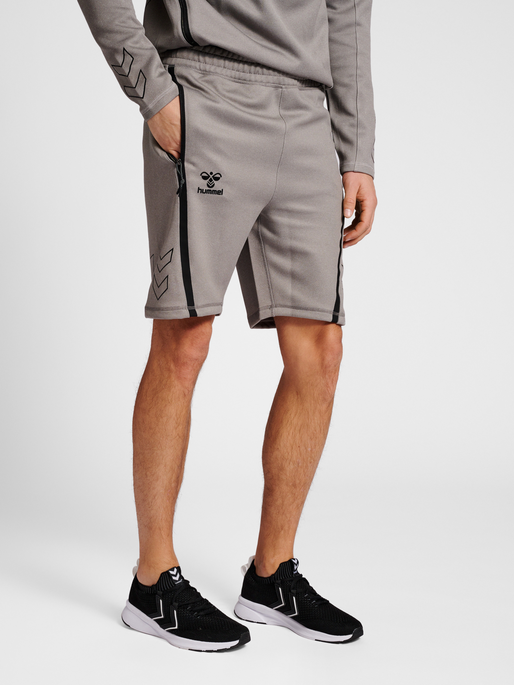 hmlCIMA XK SHORTS, GREY MELANGE, model