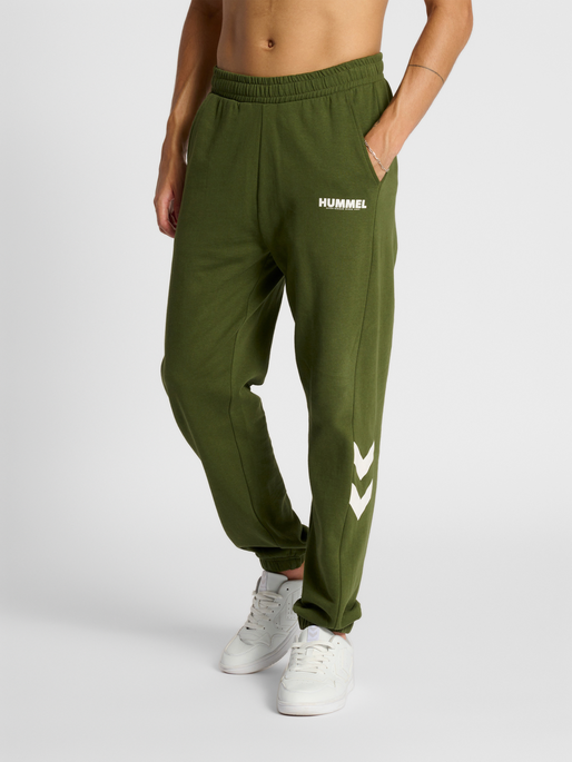 hmlLEGACY REGULAR PANTS, RIFLE GREEN, model