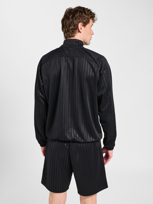 hmlSTRIPE HALFZIP, BLACK, model