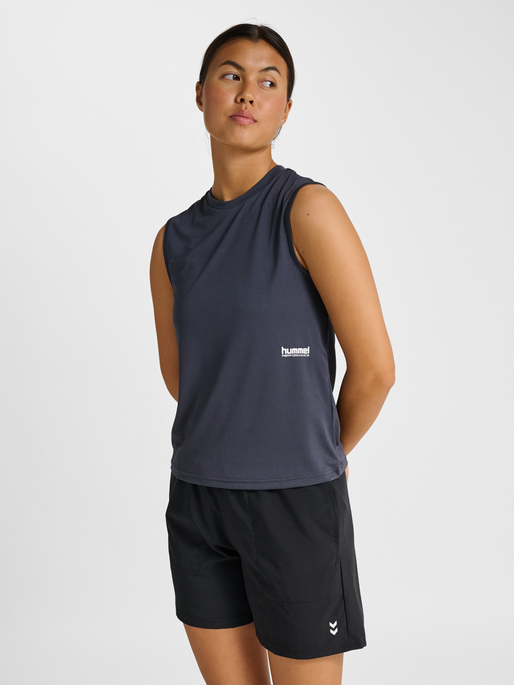 hmlPULSE WORKOUT W TANKTOP, EBONY hmlPULSE WORKOUT W TANKTOP, EBONY, model