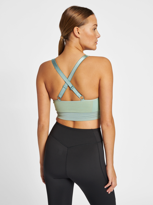 hmlCLEA SEAMLESS  SPORTS TOP, CHINOIS GEEN, model